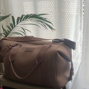 Travel tote